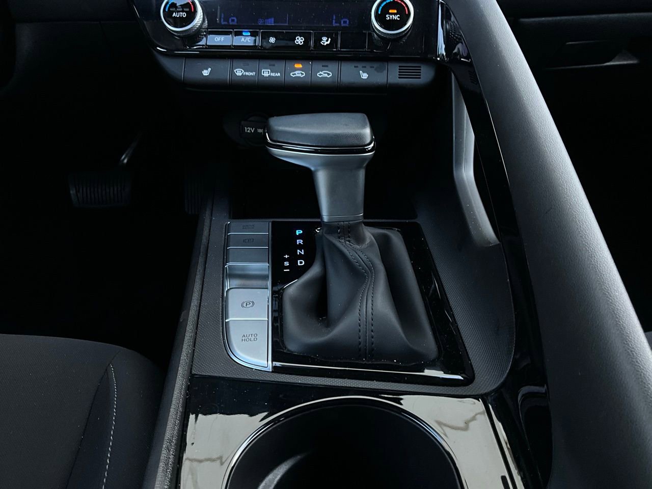 Used 2025 Hyundai Elantra SEL image 23