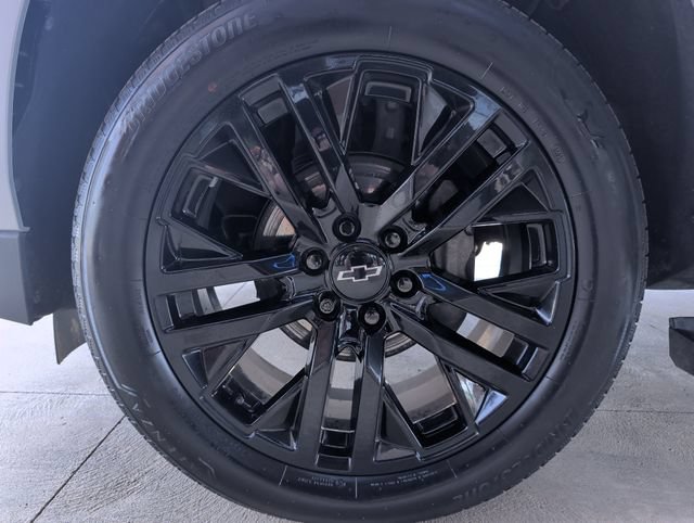 Used 2024 Chevrolet Suburban High Country AWD/4WD image 25