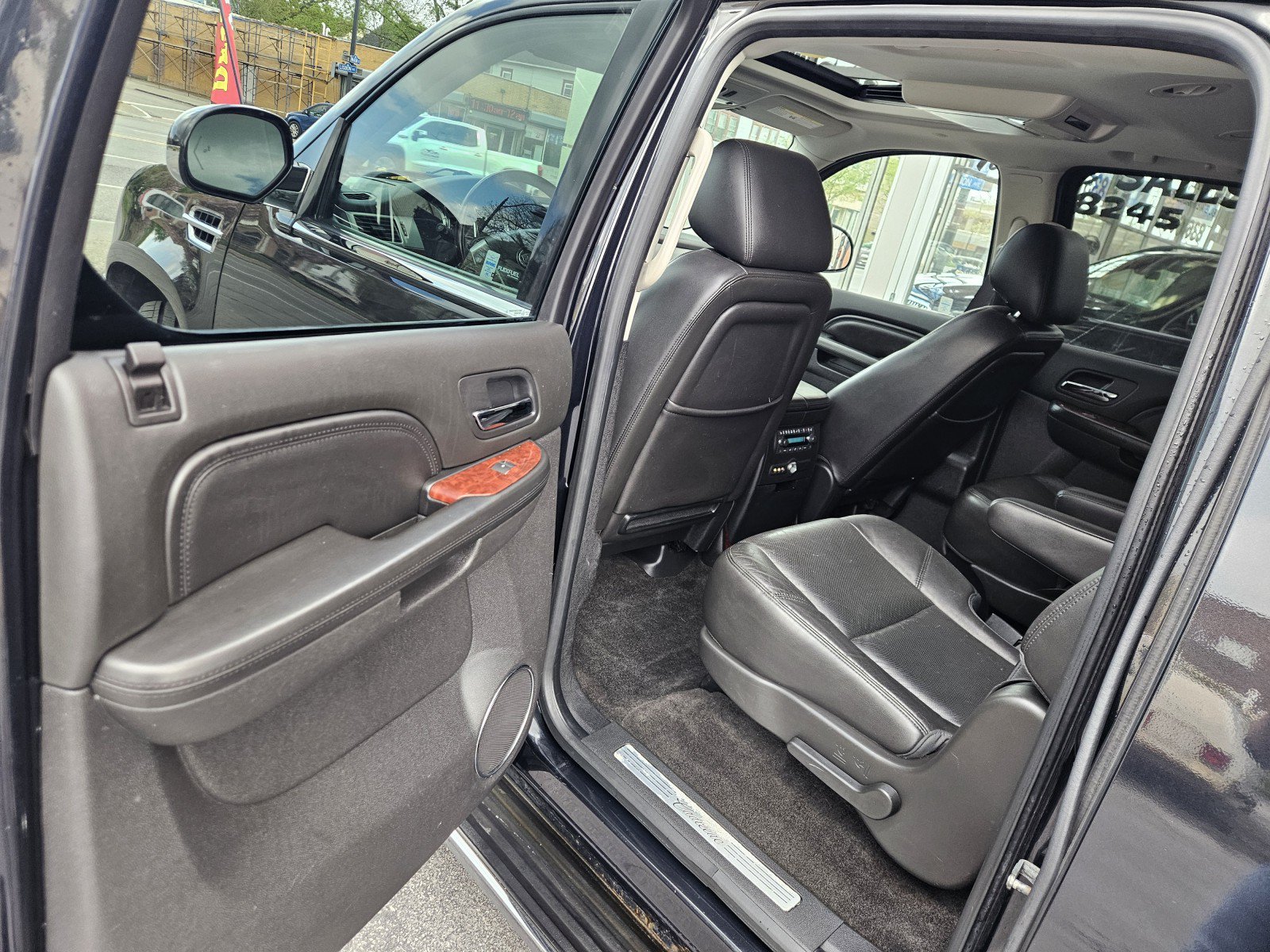Used 2013 Cadillac Escalade ESV Luxury AWD/4WD image 26