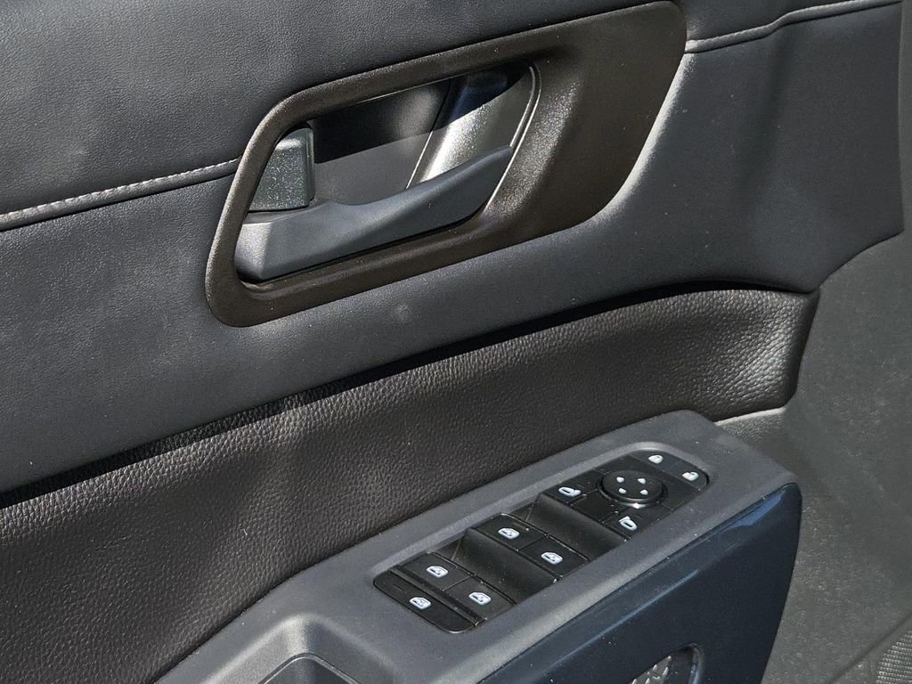 Used 2024 Nissan Pathfinder SV image 25