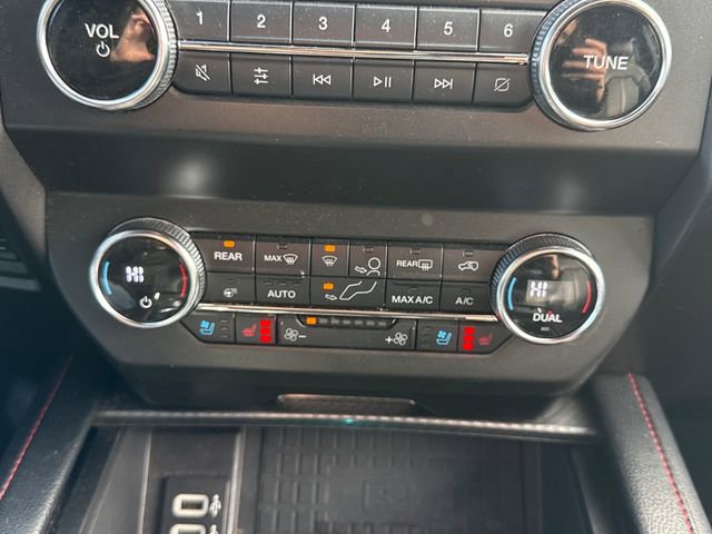 Used 2019 Ford Expedition Limited w/ Equipment Group 303A AWD/4WD image 34