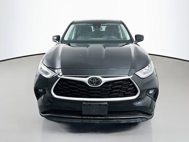 Used 2020 Toyota Highlander LE AWD/4WD image 2