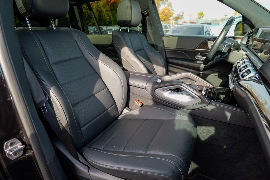 Used 2025 Mercedes-Benz GLS 450 4MATIC image 38
