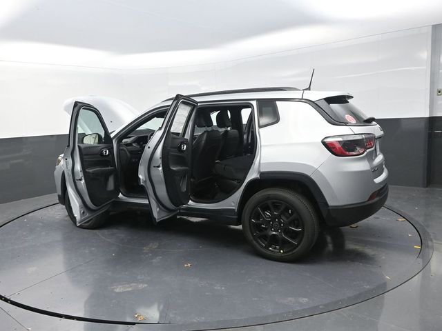 New 2026 Jeep Compass Latitude AWD/4WD image 34
