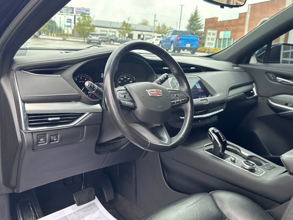 Used 2022 Cadillac XT4 Premium Luxury w/ LPO, Onyx Lite Package FWD image 9