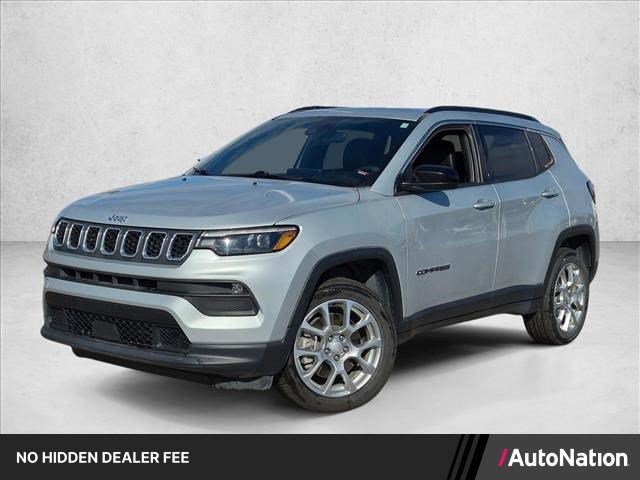 Used 2024 Jeep Compass Latitude w/ Sun and Sound Group AWD/4WD image 1