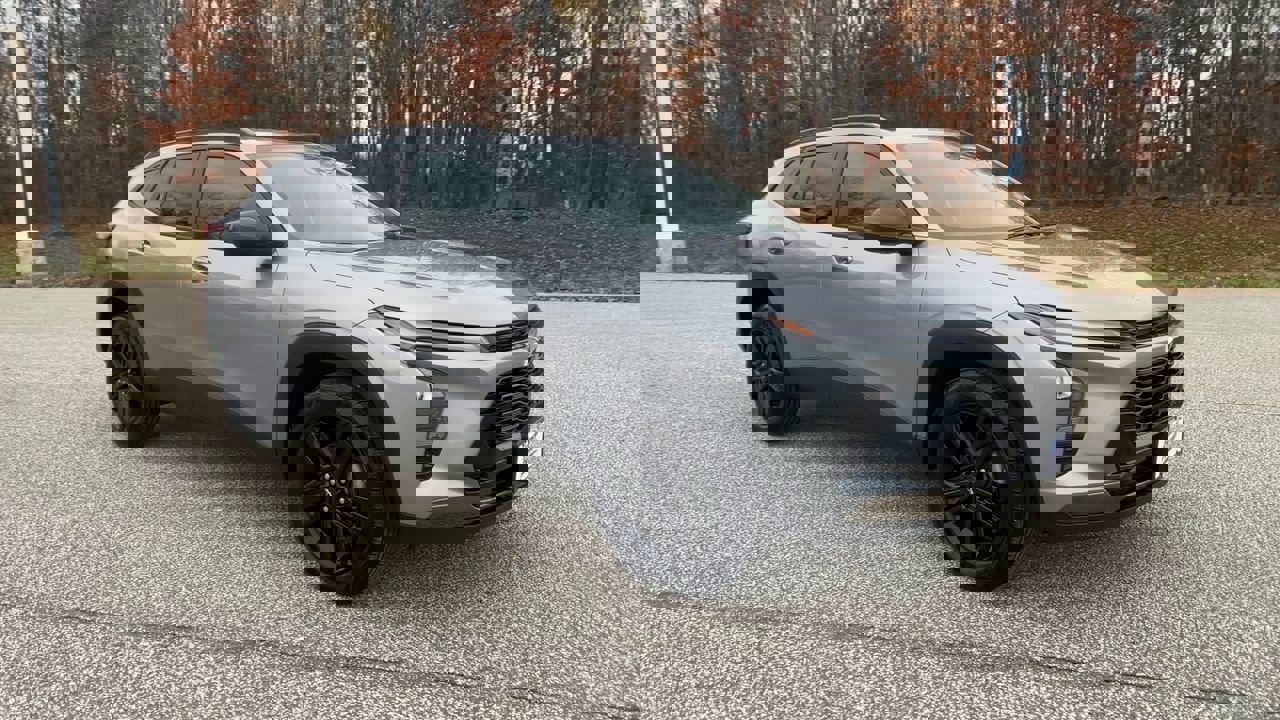 Used 2025 Chevrolet Trax ACTIV w/ Driver Confidence Package image 3