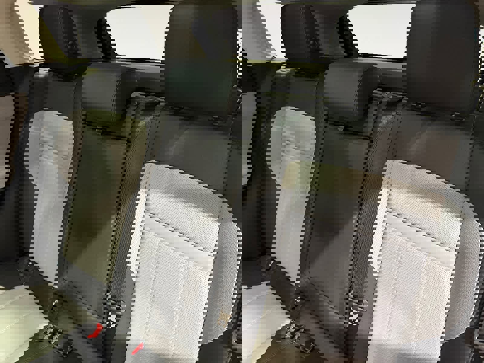 Used 2024 Land Rover Range Rover Evoque Dynamic SE image 13