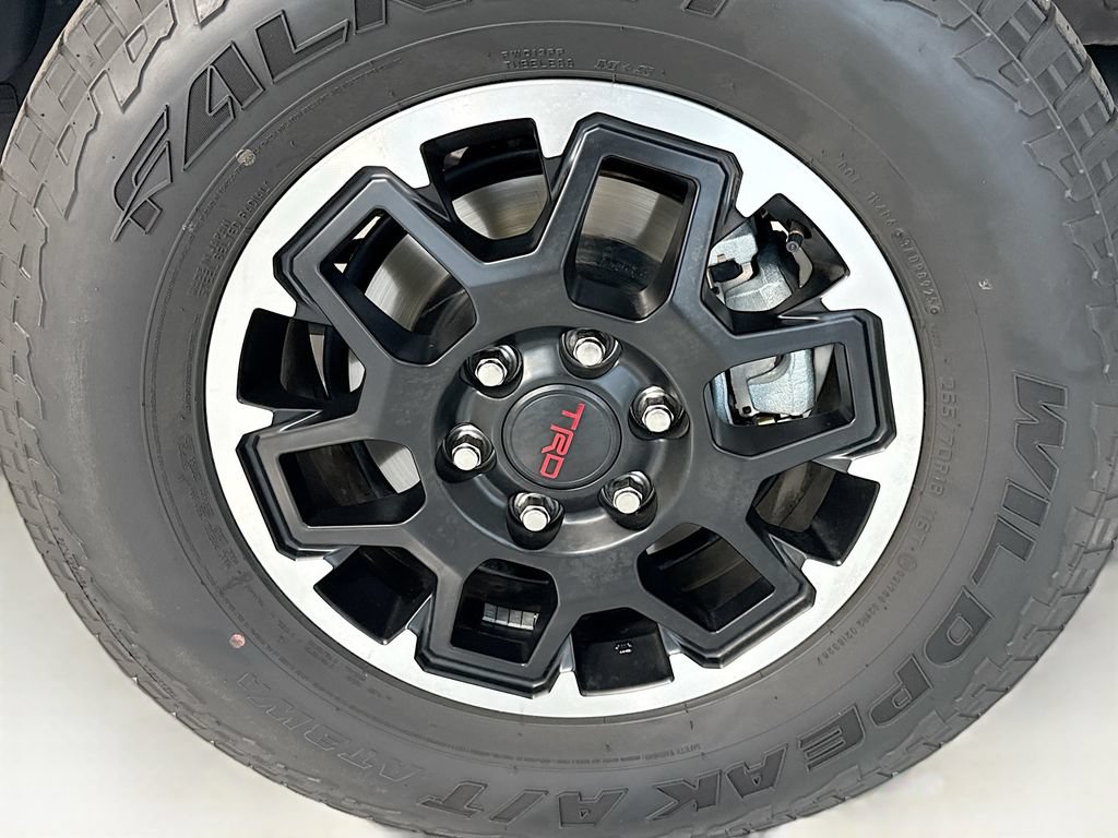Used 2025 Toyota Tacoma Limited AWD/4WD image 31
