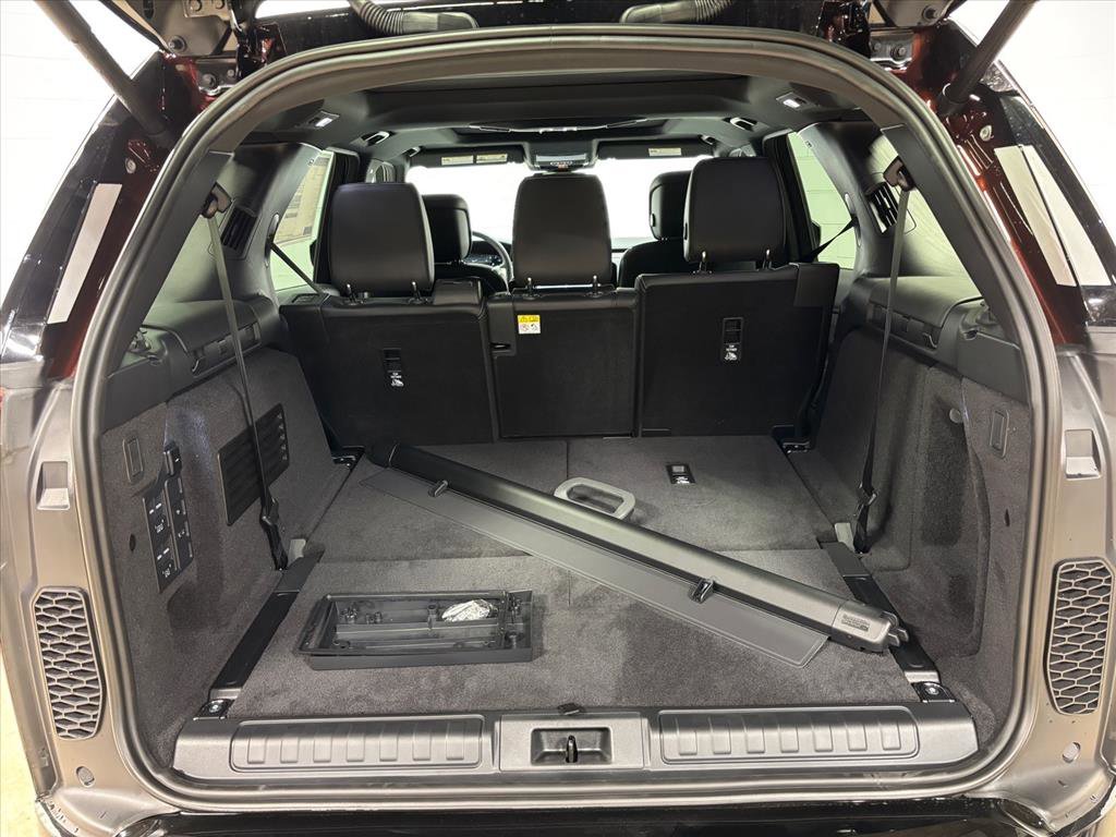New 2026 Land Rover Discovery Limited Edition AWD/4WD image 45