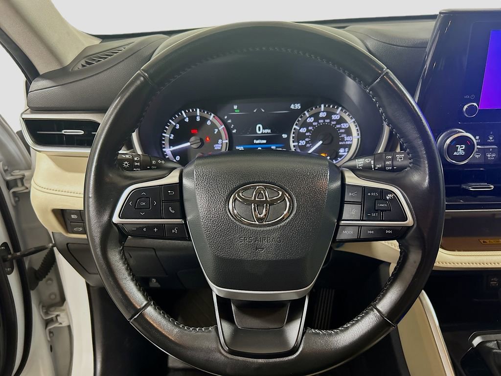 Used 2023 Toyota Highlander XLE FWD image 9