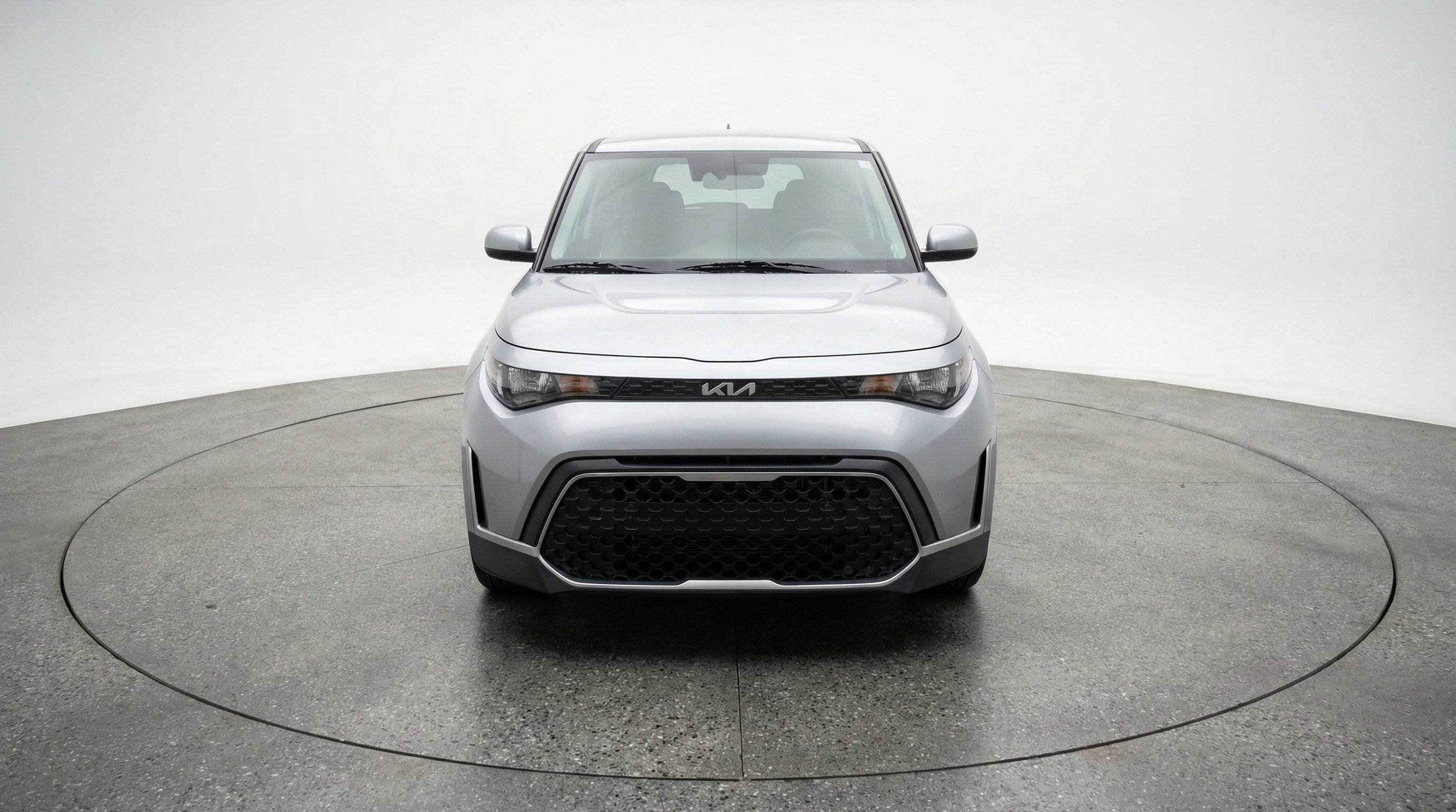 Used 2025 Kia Soul LX w/ LX Technology Package FWD image 2