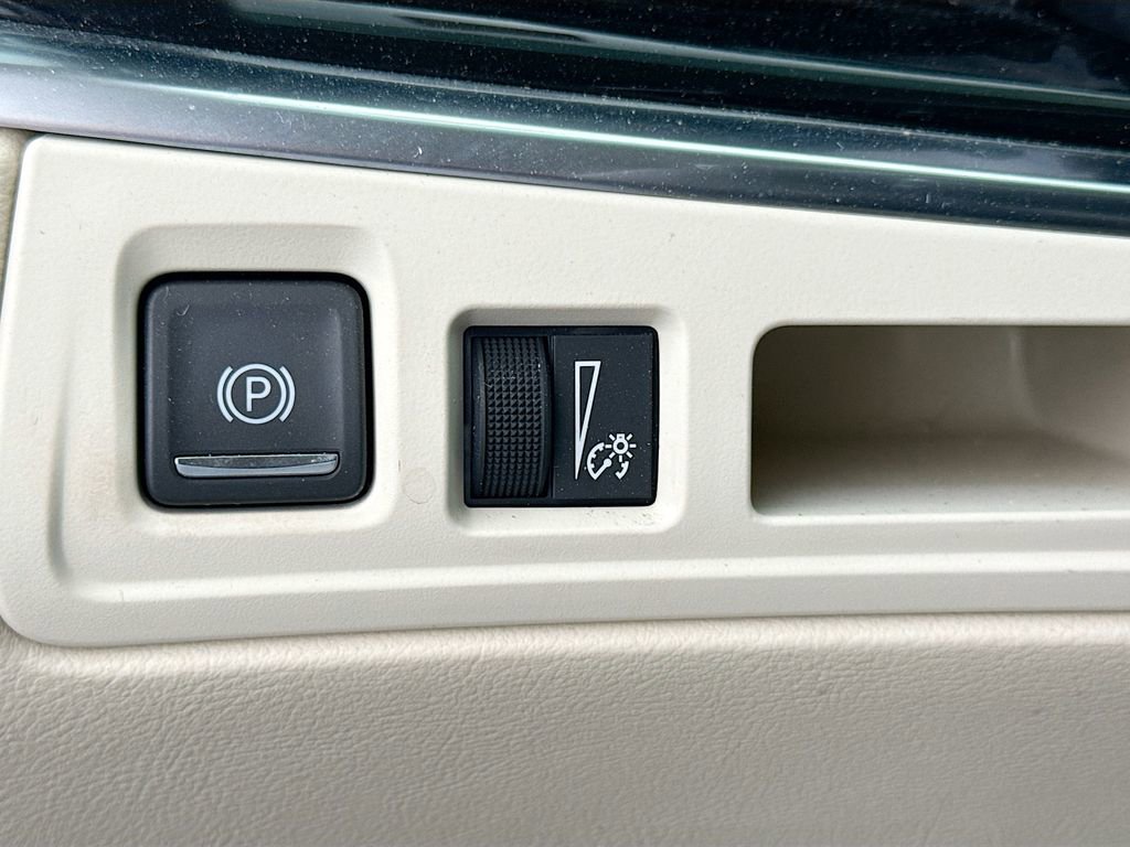 Used 2024 Cadillac XT6 Premium Luxury FWD image 36