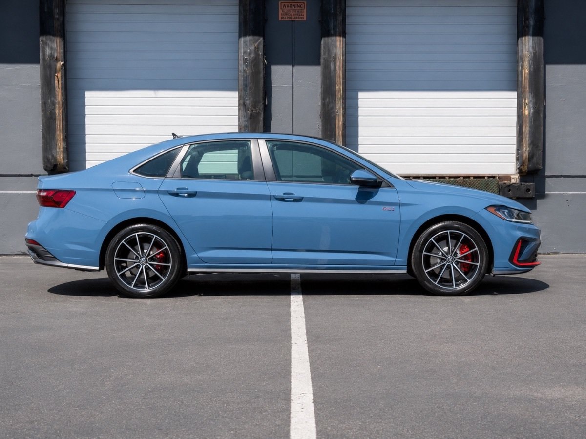 Used 2026 Volkswagen Jetta GLI Autobahn FWD image 2