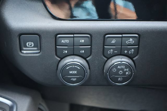 Used 2026 Chevrolet Silverado 3500 LTZ w/ LTZ Convenience Package AWD/4WD image 16