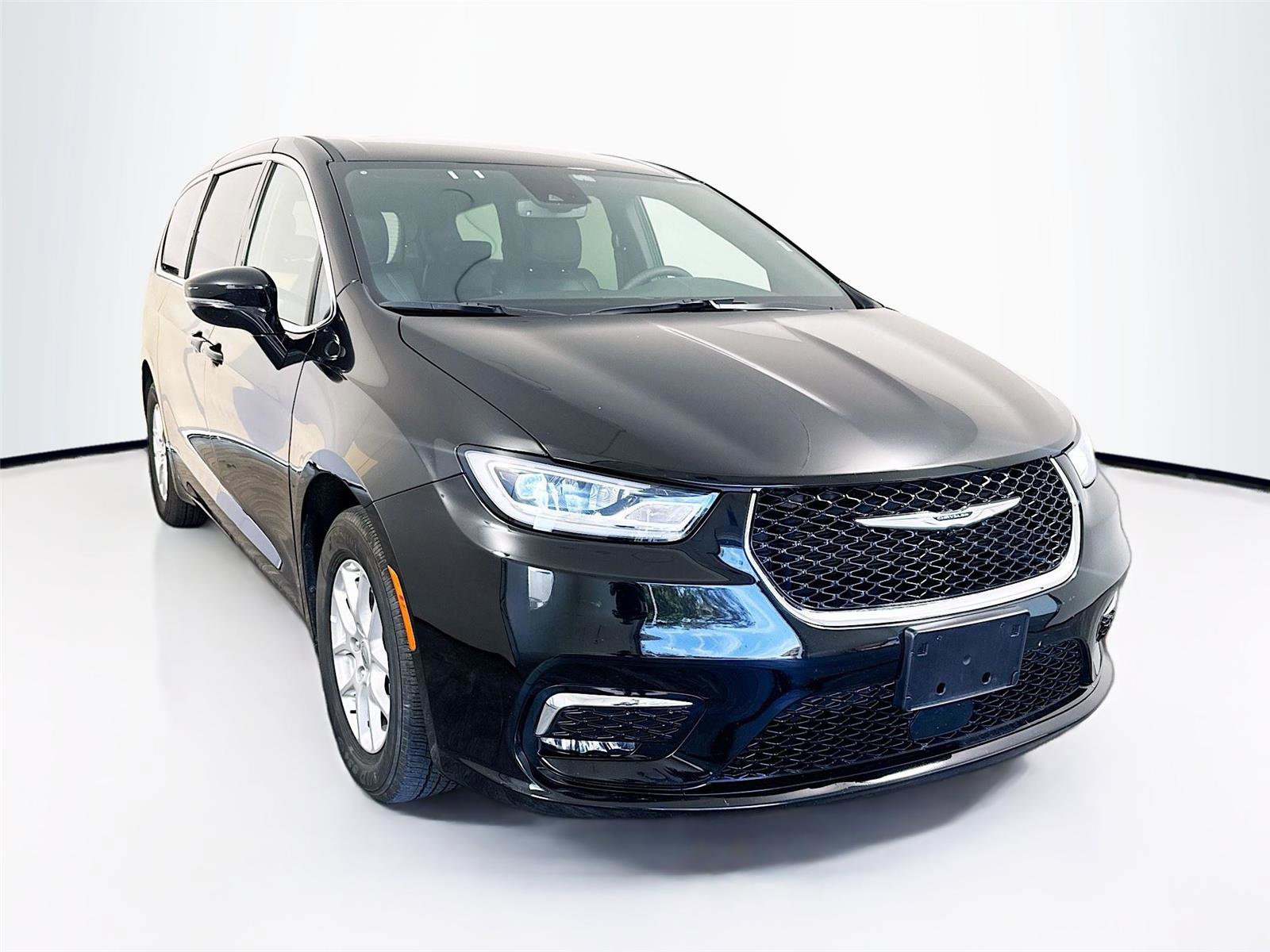 Used 2025 Chrysler Pacifica Select image 35