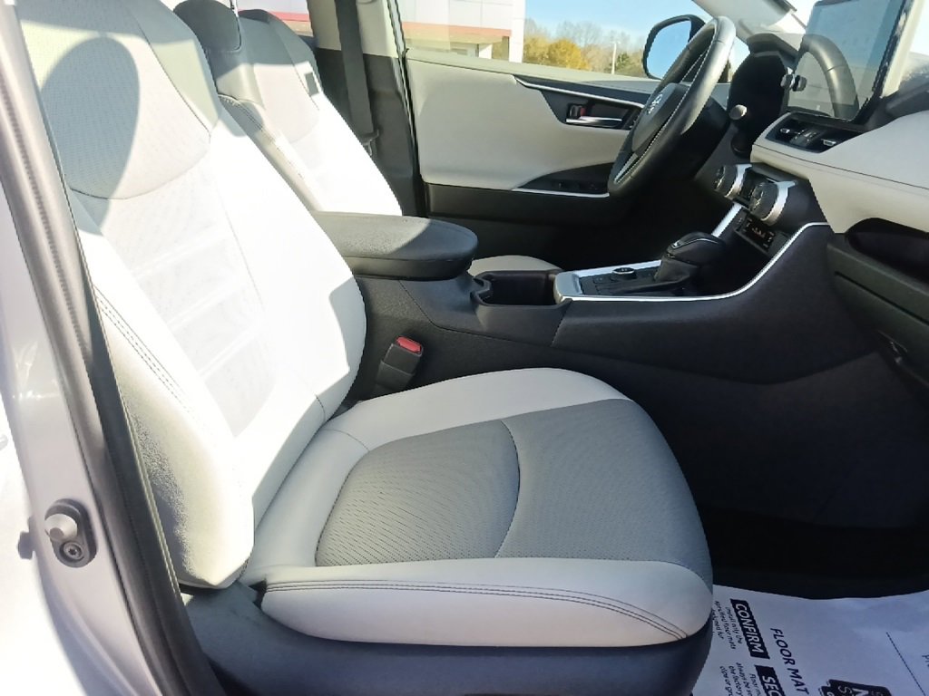 Used 2024 Toyota RAV4 Limited image 30