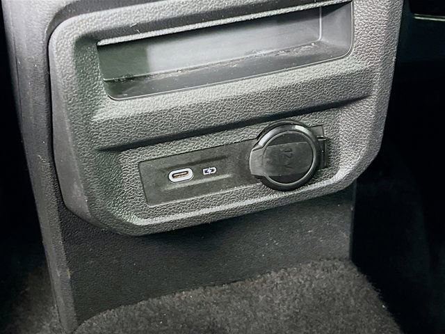 Used 2024 Volkswagen Tiguan SE image 34