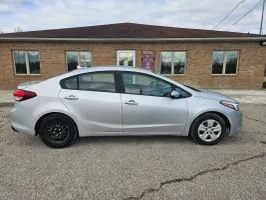 Used 2017 Kia Forte LX FWD image 2
