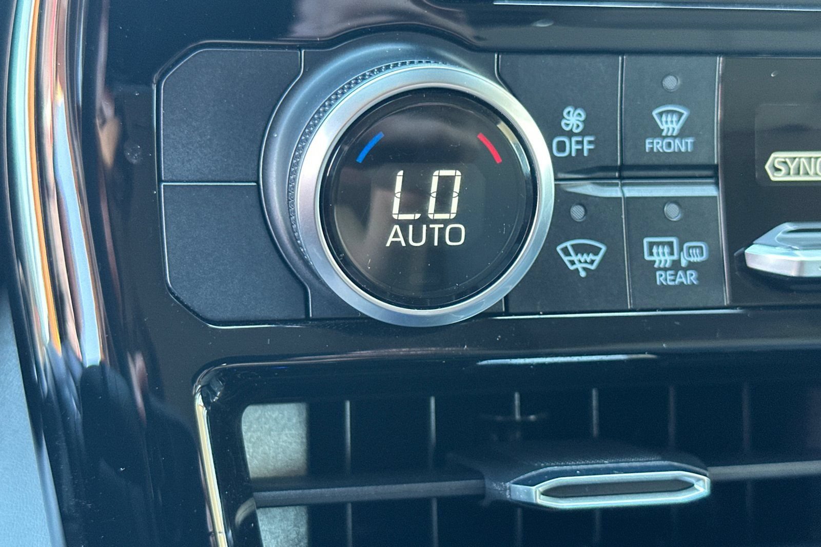 Used 2021 Toyota Highlander LE AWD/4WD image 33