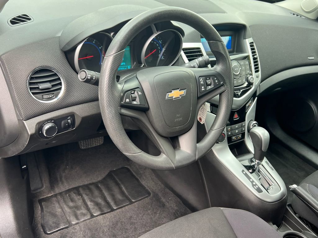 Used 2015 Chevrolet Cruze LT FWD image 17