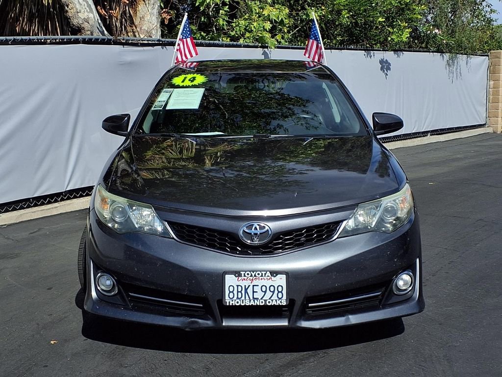 Used 2014 Toyota Camry SE image 2