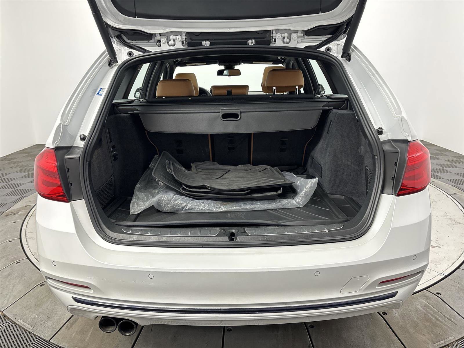Used 2019 BMW 330i xDrive Wagon w/ Premium Package AWD/4WD image 21