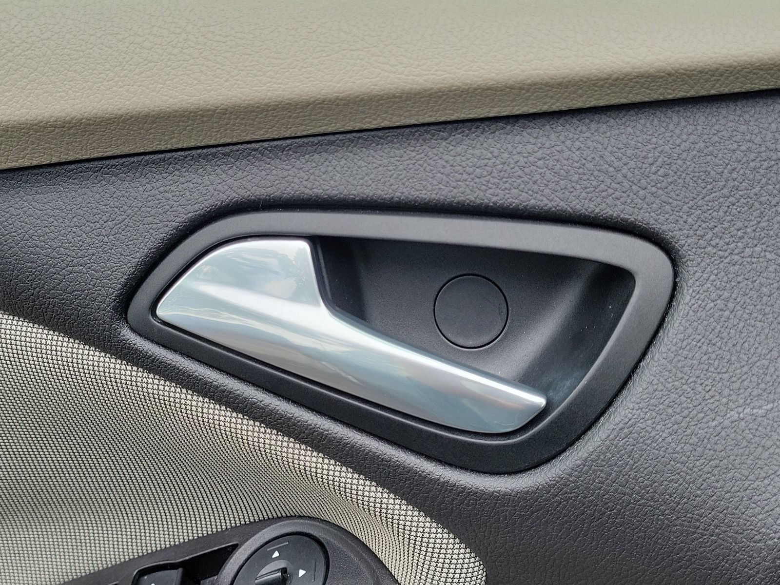 Used 2012 Ford Focus SE FWD image 15
