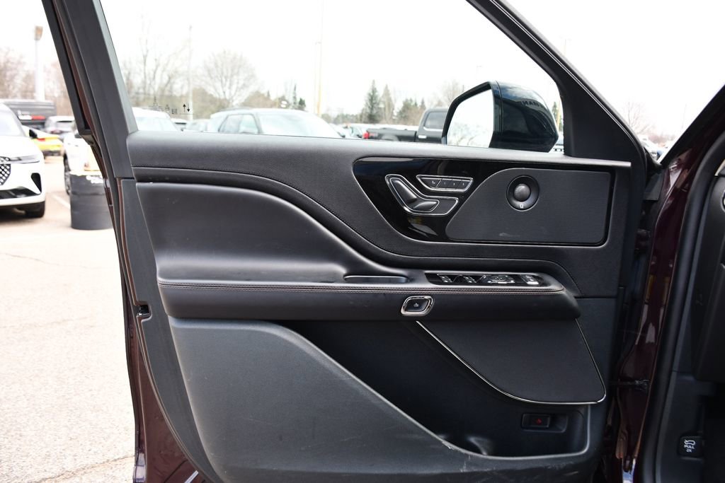 Used 2023 Lincoln Aviator Reserve w/ Jet Appearance Package image 24