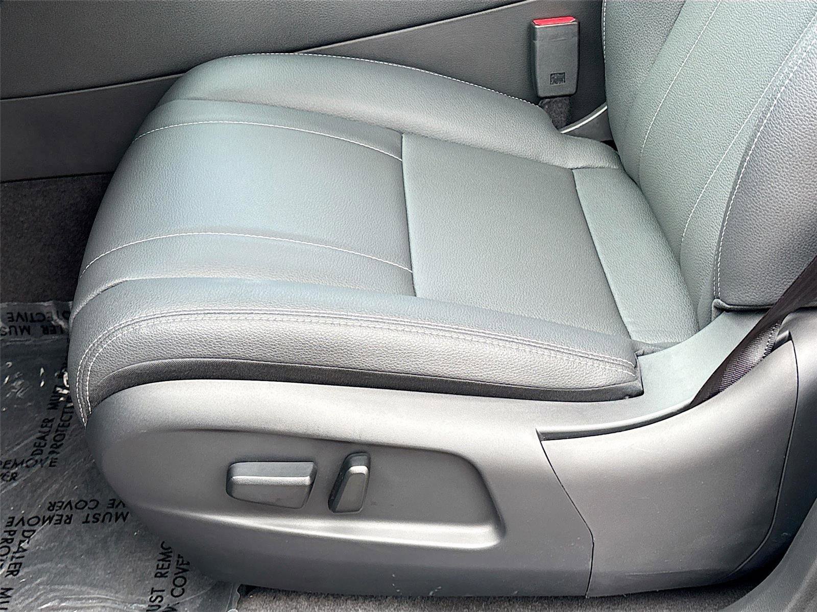 New 2025 VinFast VF 8 Eco image 18