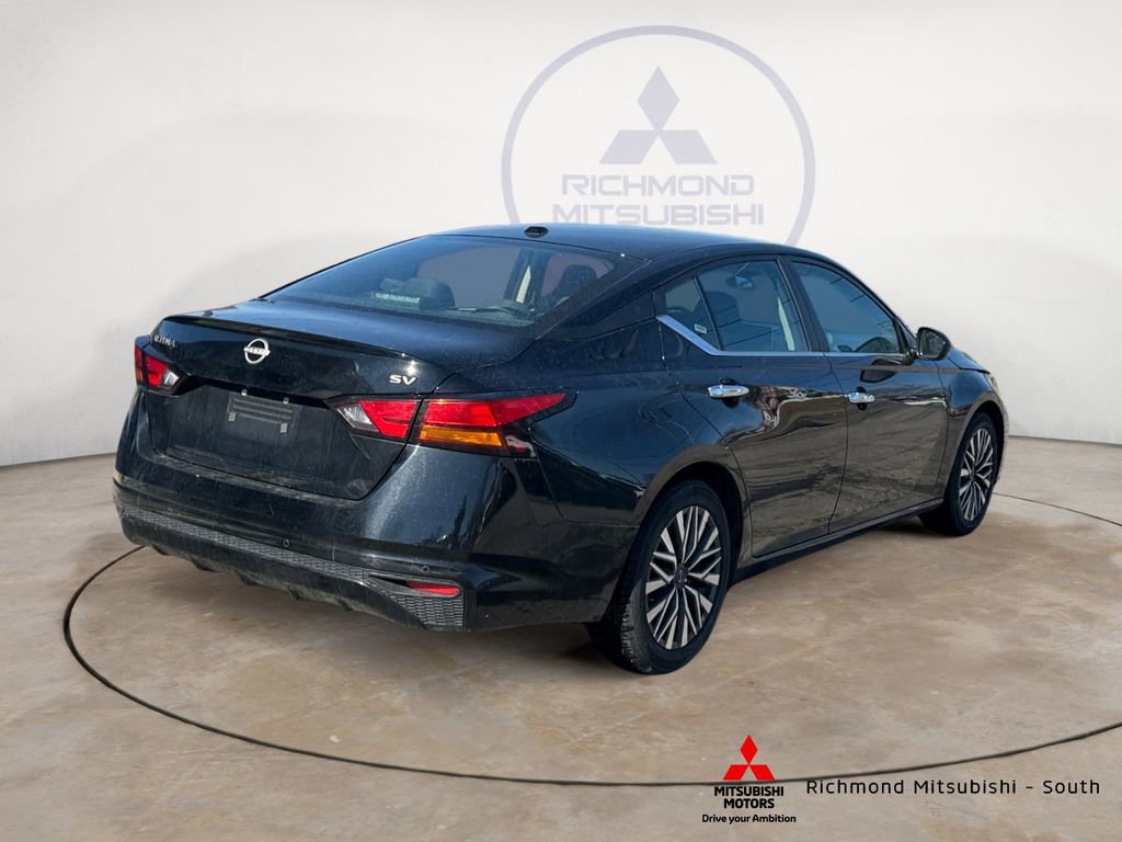 Used 2024 Nissan Altima 2.5 SV image 3