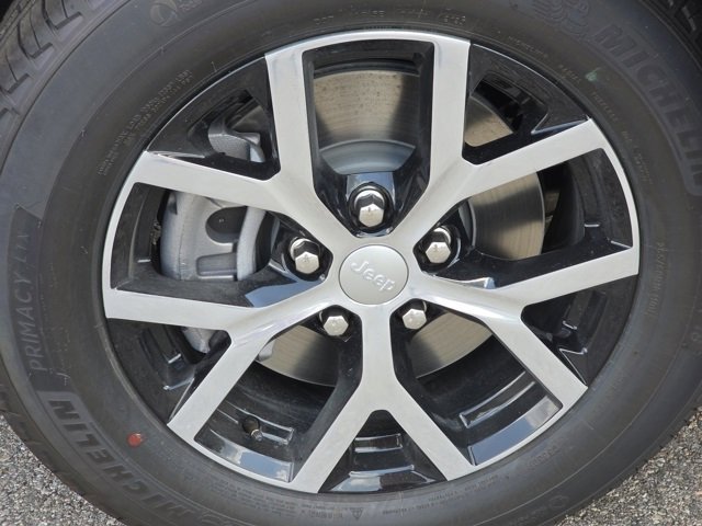 Used 2025 Jeep Grand Cherokee L Limited image 24