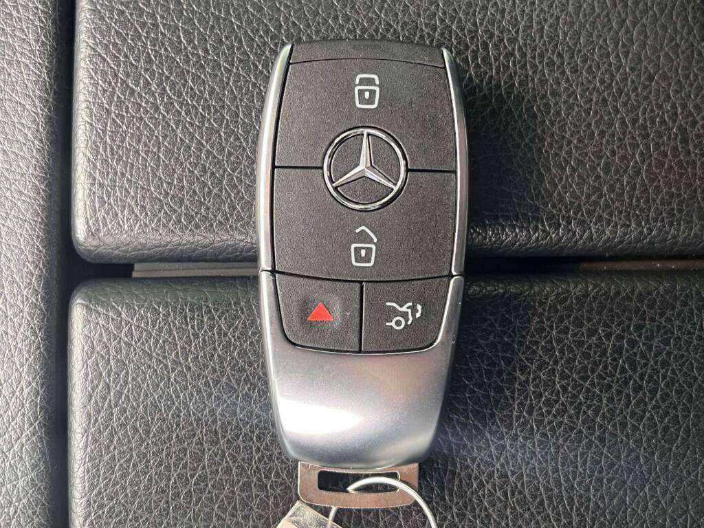 Certified 2025 Mercedes-Benz GLS 450 4MATIC w/ AMG Line Exterior image 4