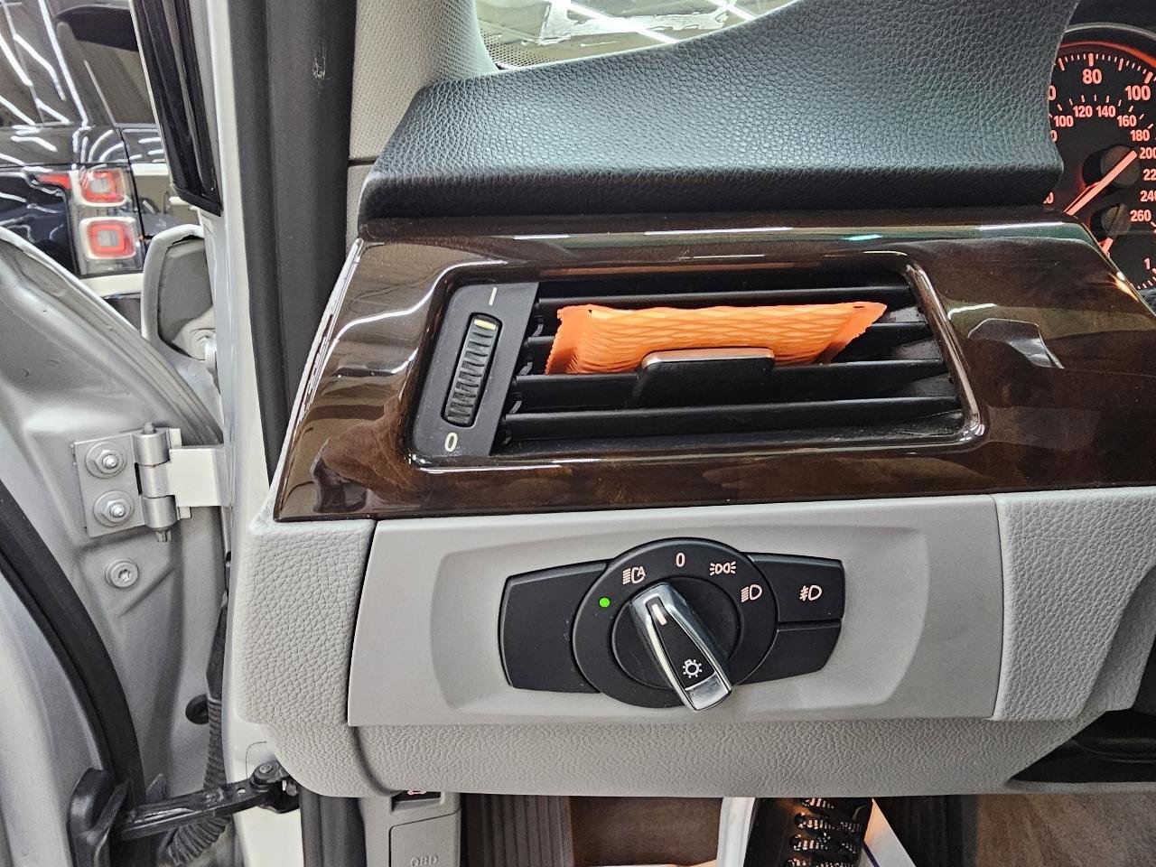 Used 2011 BMW 335i Sedan image 34