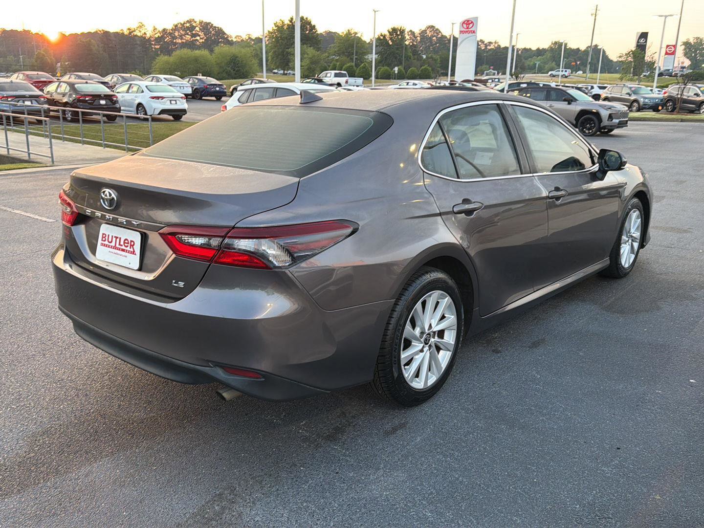 Used 2022 Toyota Camry LE FWD image 6