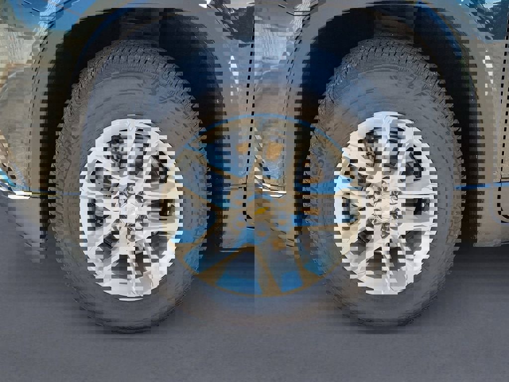 Used 2021 Chevrolet Traverse LT image 14