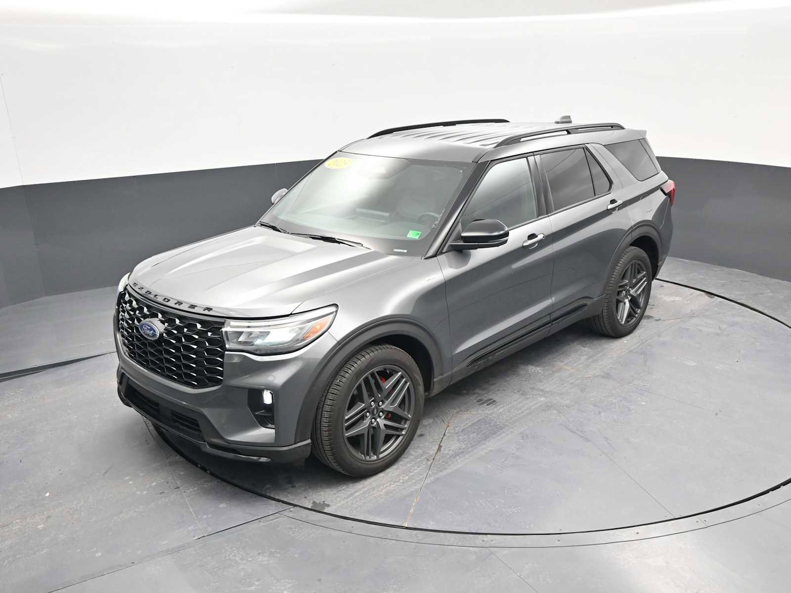 Used 2025 Ford Explorer ST-Line w/ ST-Line Street Pack image 31