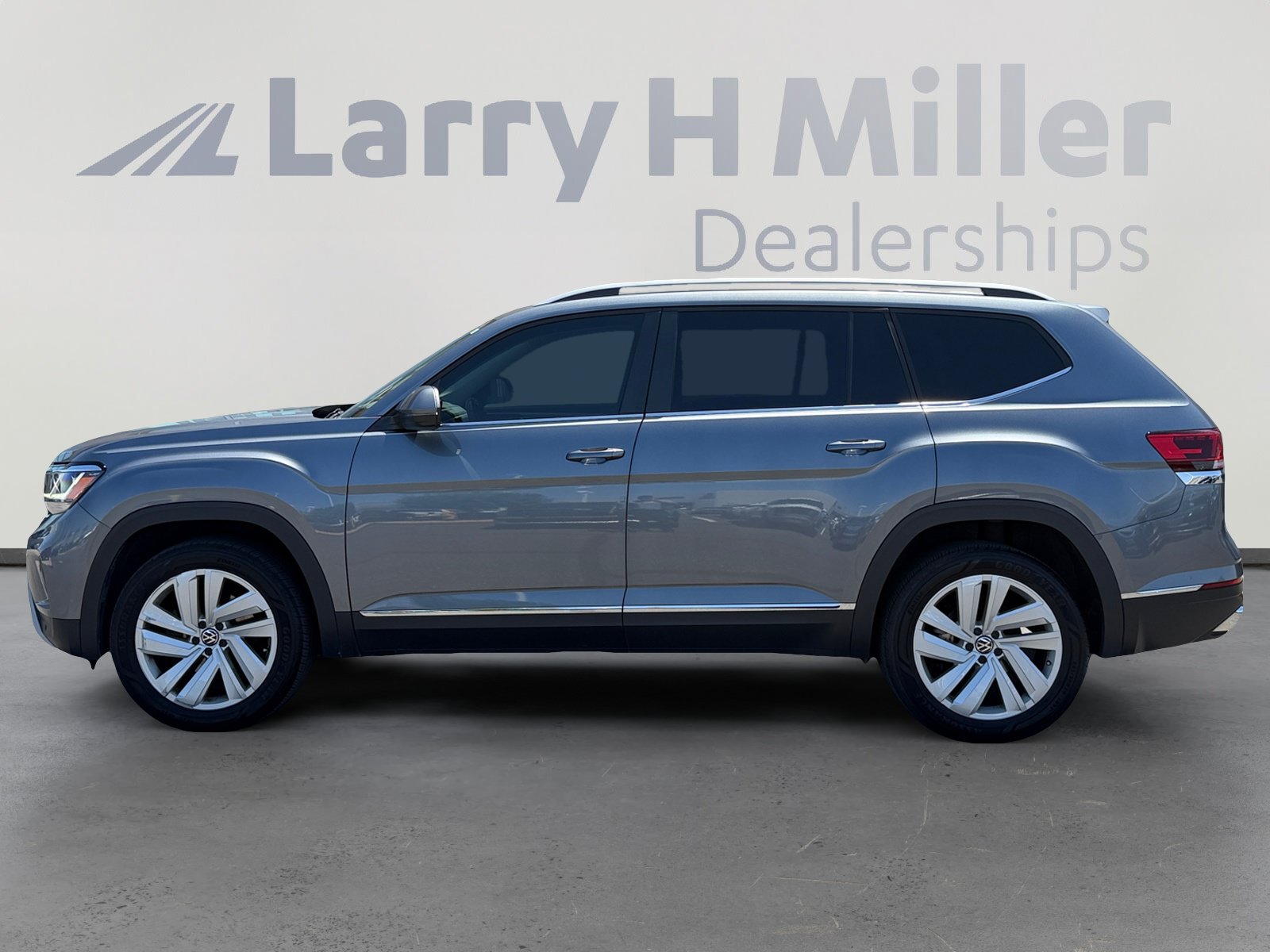 Used 2021 Volkswagen Atlas SEL AWD/4WD image 2