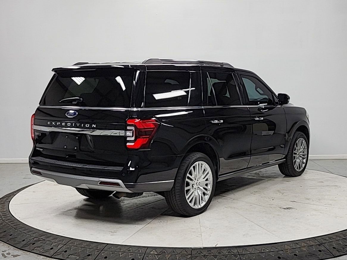 Used 2024 Ford Expedition Limited image 7