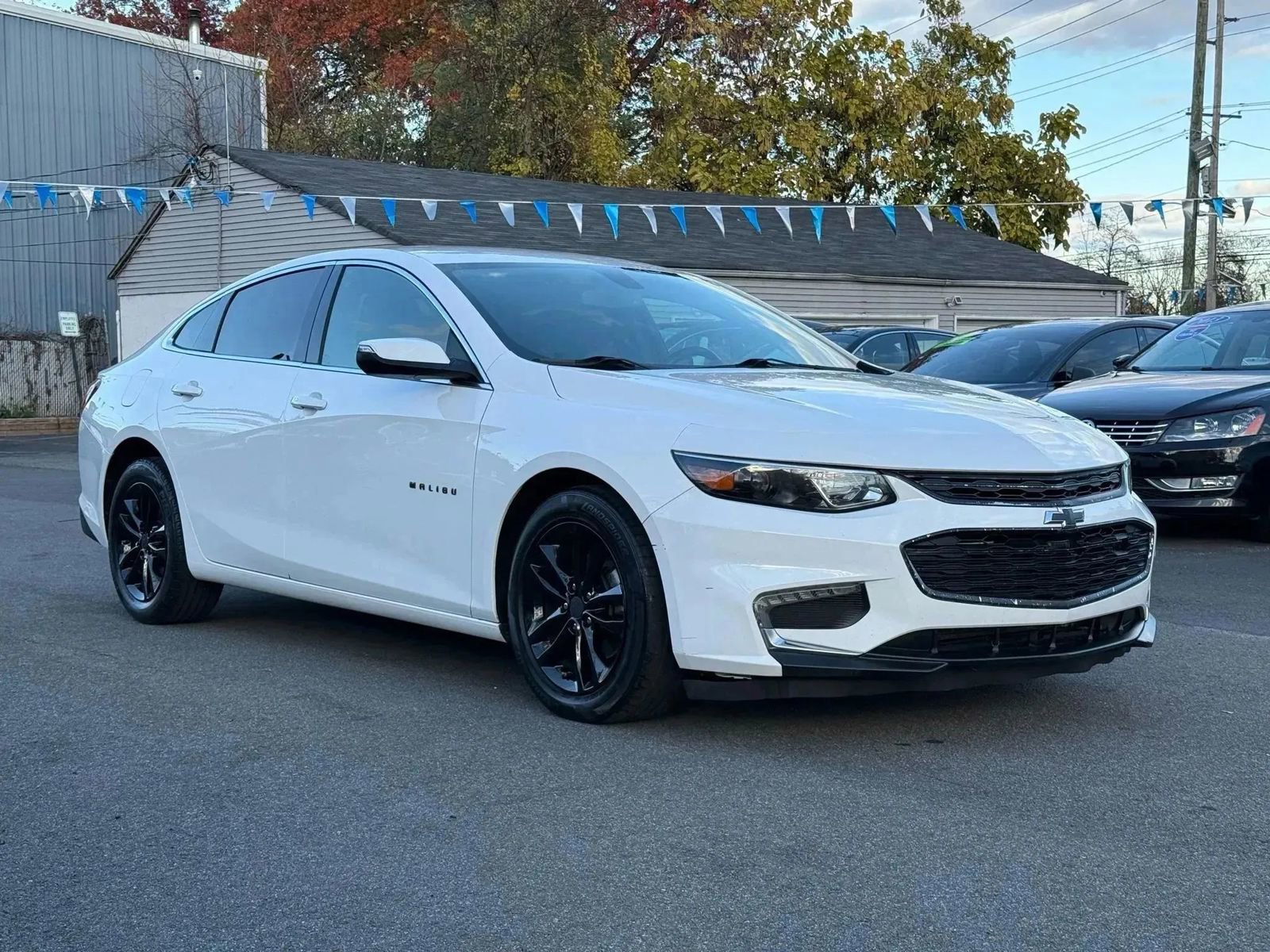 Used 2018 Chevrolet Malibu LT FWD image 3