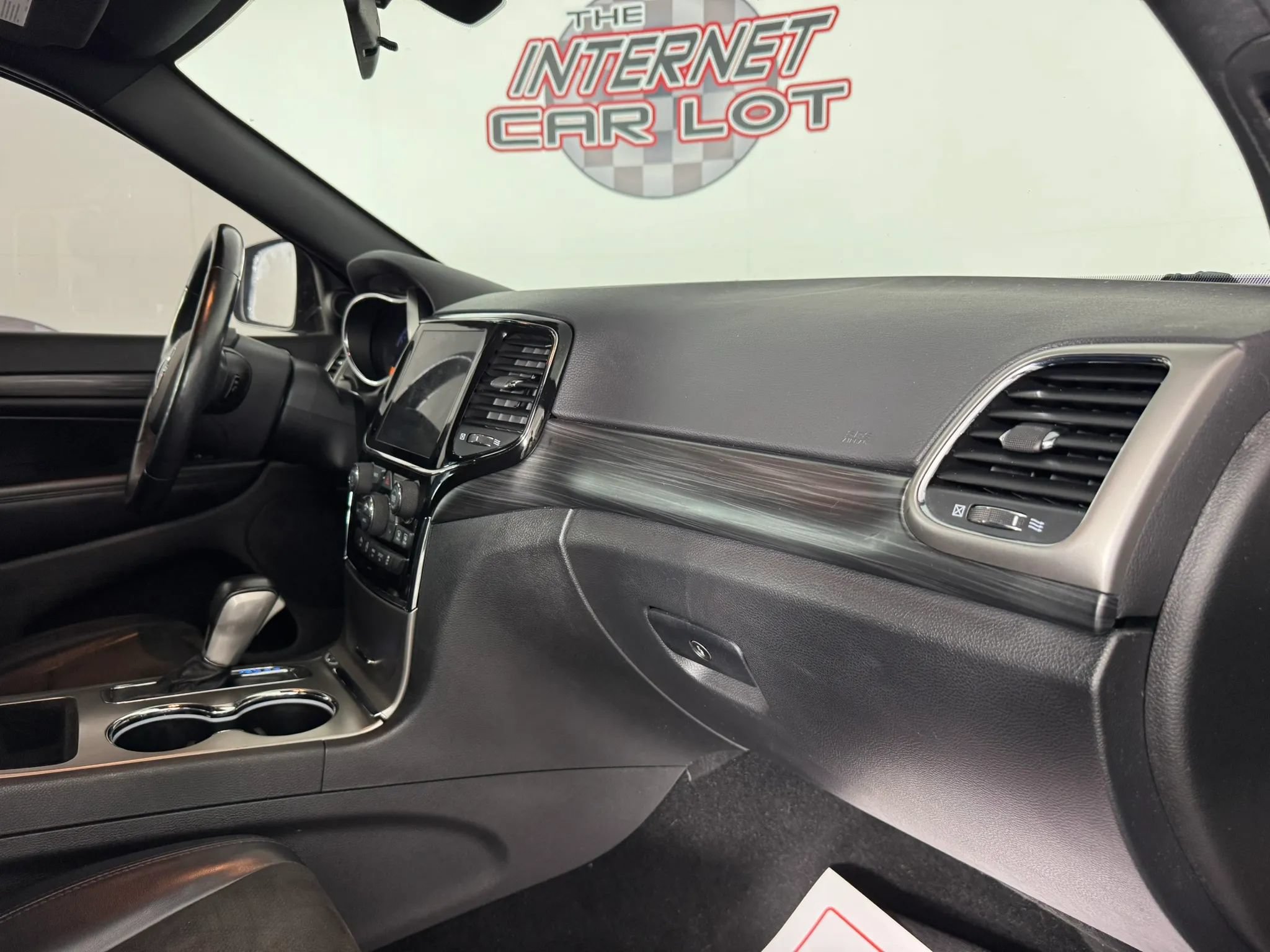 Used 2021 Jeep Grand Cherokee Laredo X AWD/4WD image 12