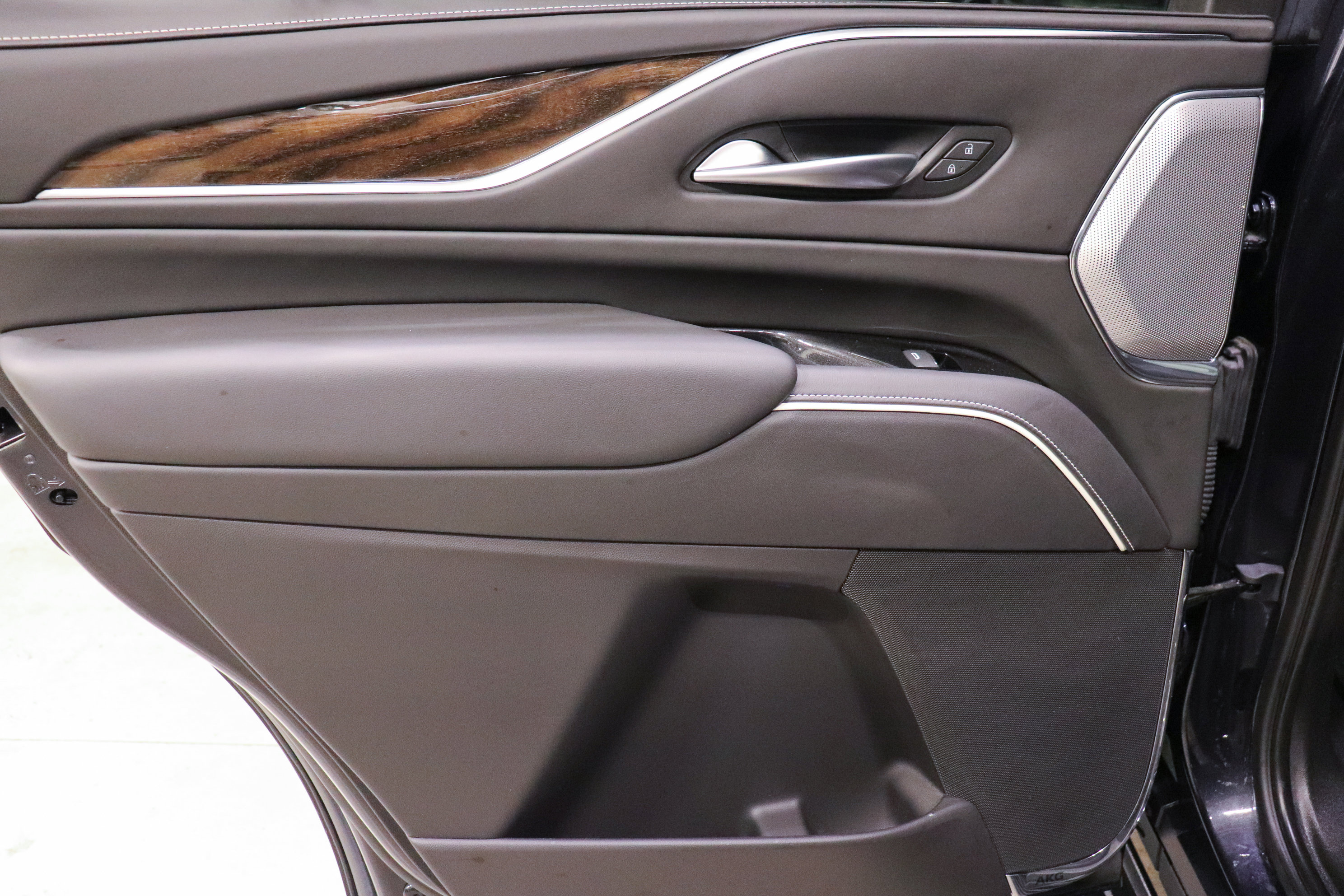 Certified 2023 Cadillac Escalade Sport Platinum w/ LPO, ONYX Package image 18