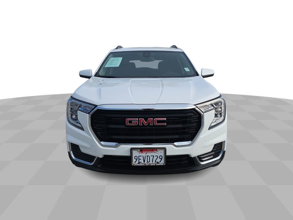 Used 2023 GMC Terrain SLE w/ Driver Convenience Package image 3