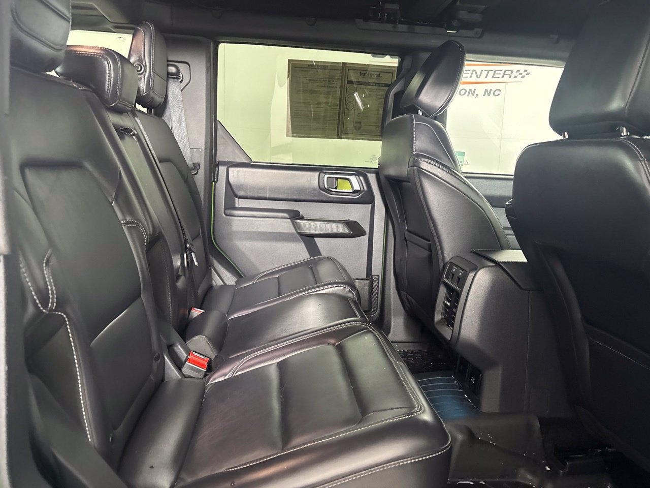 Used 2025 Ford Bronco Outer Banks AWD/4WD image 28