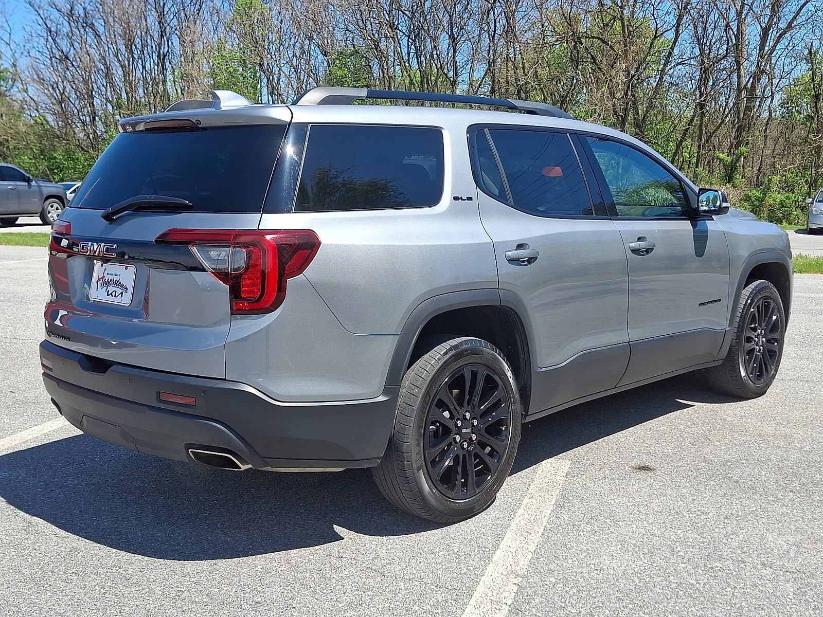 Used 2023 GMC Acadia SLE w/ Driver Convenience Package image 6
