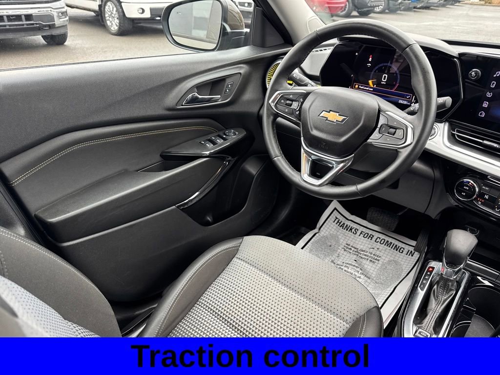 Used 2024 Chevrolet Trax LT w/ Sunroof Package FWD image 10