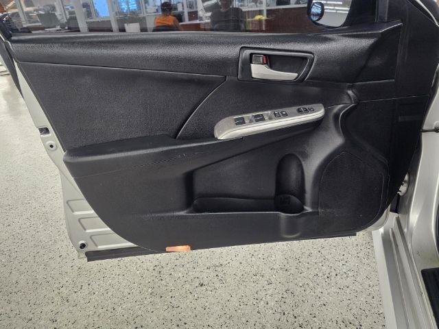 Used 2014 Toyota Camry SE FWD image 23