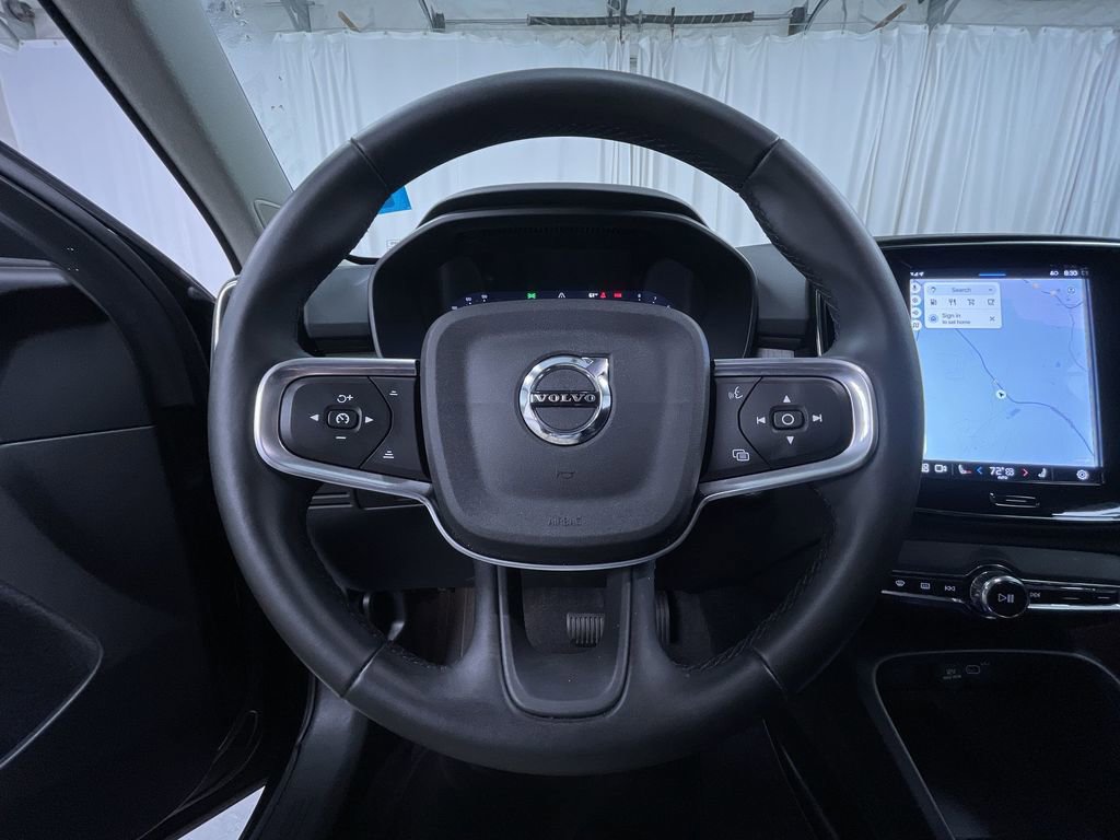 Used 2025 Volvo XC40 B5 Plus image 10