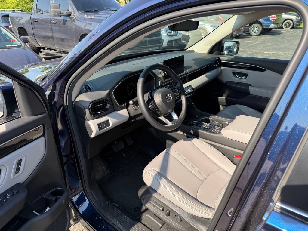 Used 2025 Honda Pilot EX-L image 9