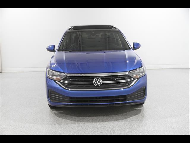 Certified 2024 Volkswagen Jetta SE w/ Panoramic Sunroof Package FWD image 2